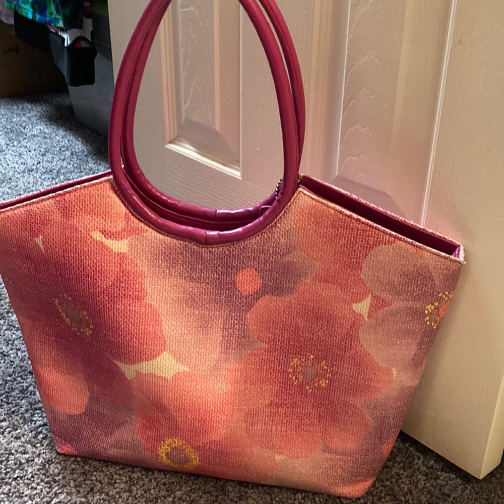 Pretty pink handbag for spring and summer